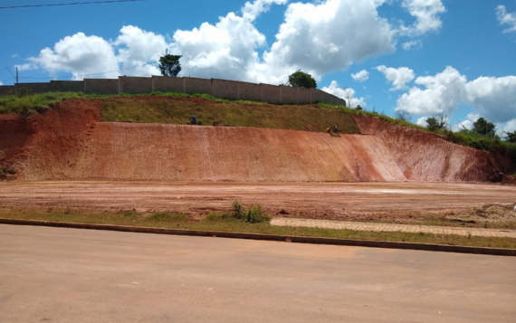 LOTEAMENTO E CONTEÇÃO DE TALUDE (1)